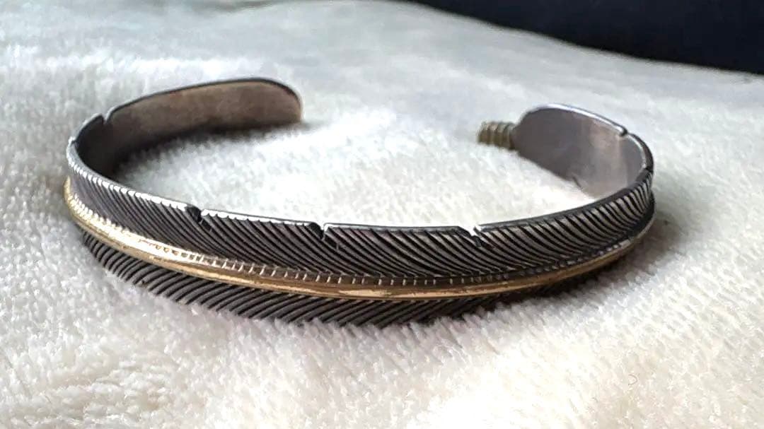 ナバホ族 ハービーメイス シルバー&ゴールド フェザーバングル - メルカリ