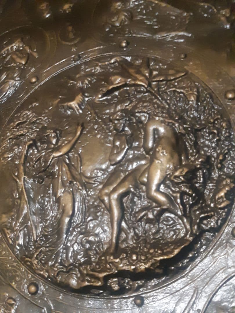 ☆アンティーク彫刻装飾の盾の壁掛け