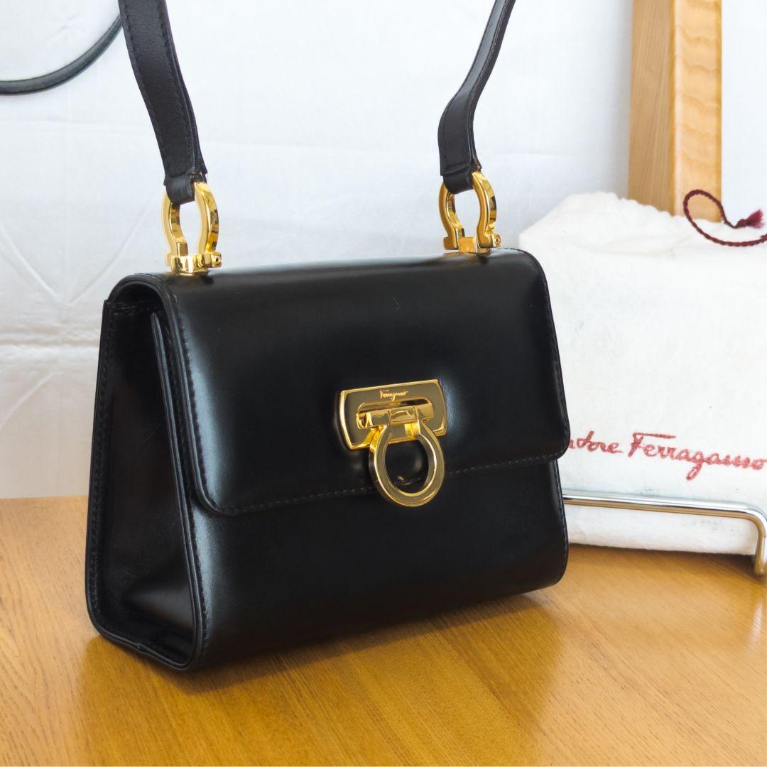 【極美品】 Ferragamo ガンチーニ ミニ ショルダーバッグ 保存袋付き ☆関税込☆Ferragamo☆フェラガモ ガンチーニ ミニ トートバッグ