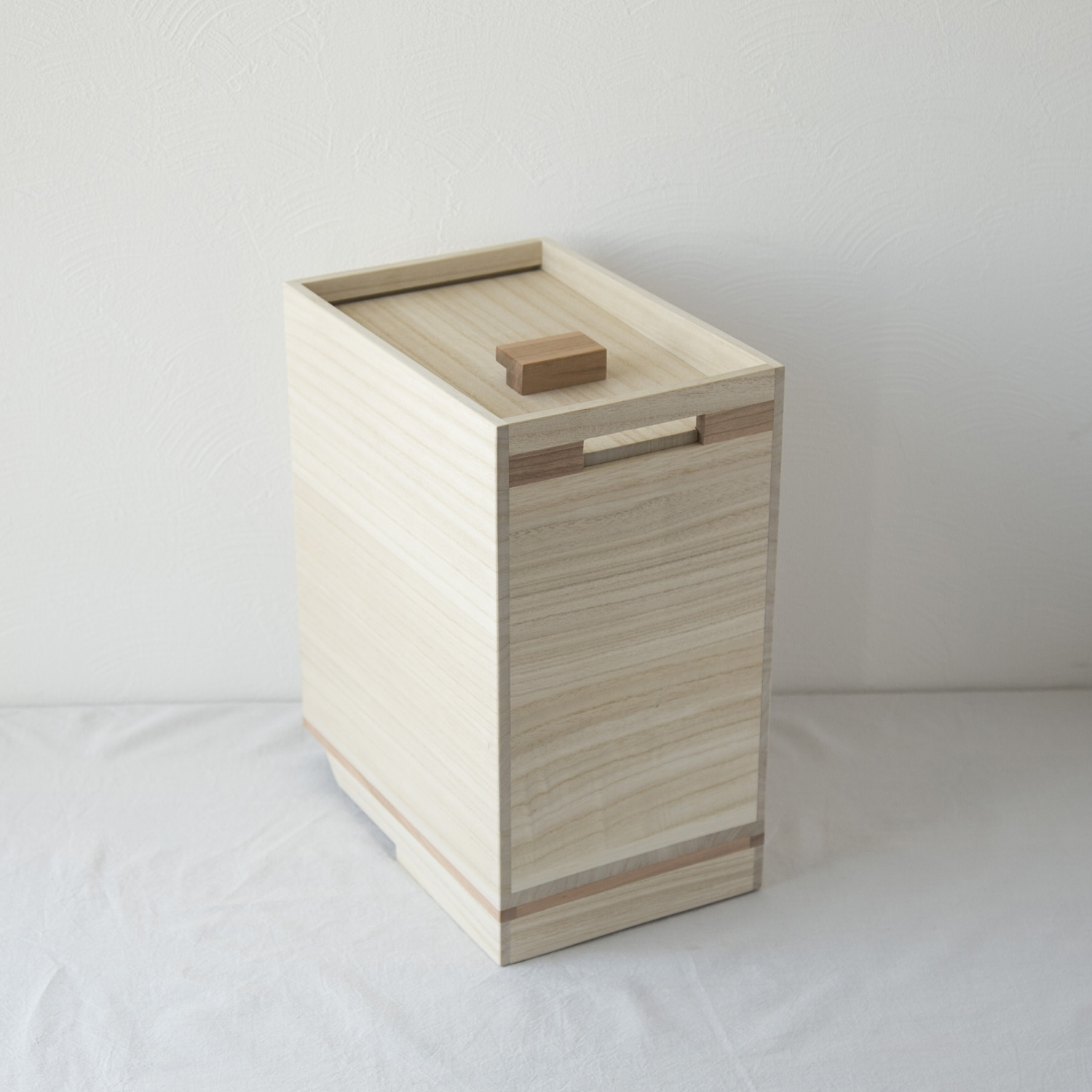 増田桐箱店/米櫃 10kg キャスター付き -気密性抜群でお米をおいしく