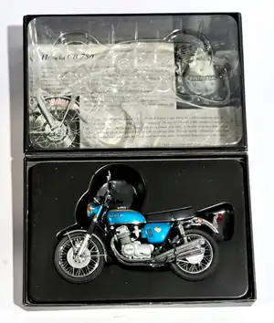 Vectis Auctions | Minichamps Classic Bike Series scale 1:12