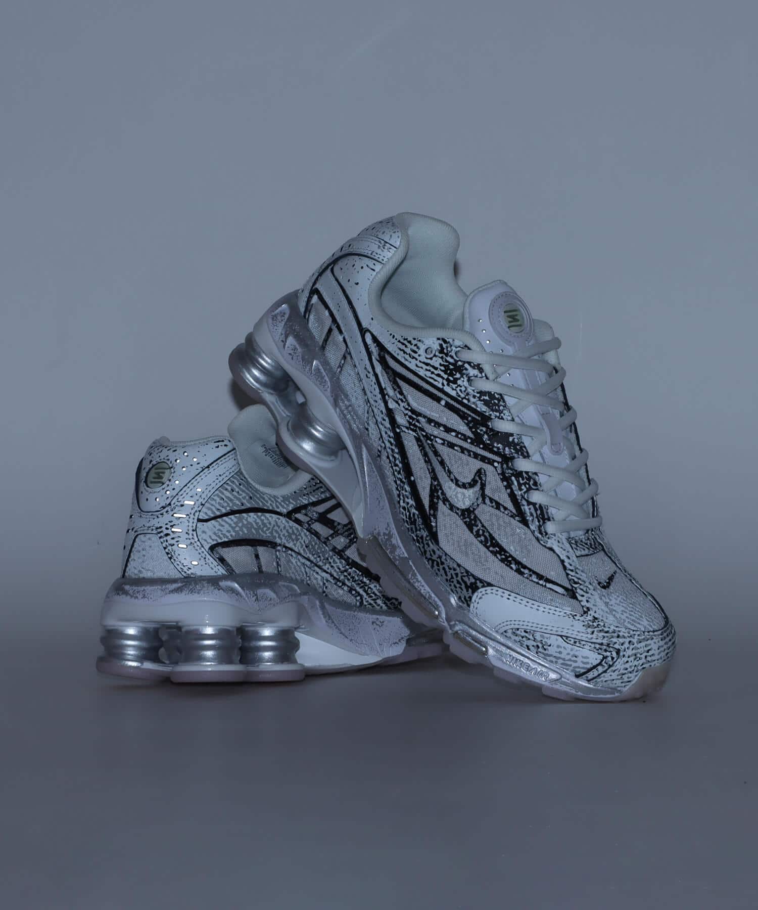 NIKE SHOX RIDE 2 WHITE/MTLC PLATINUM-BLACK-FLT GOLD（ナイキ