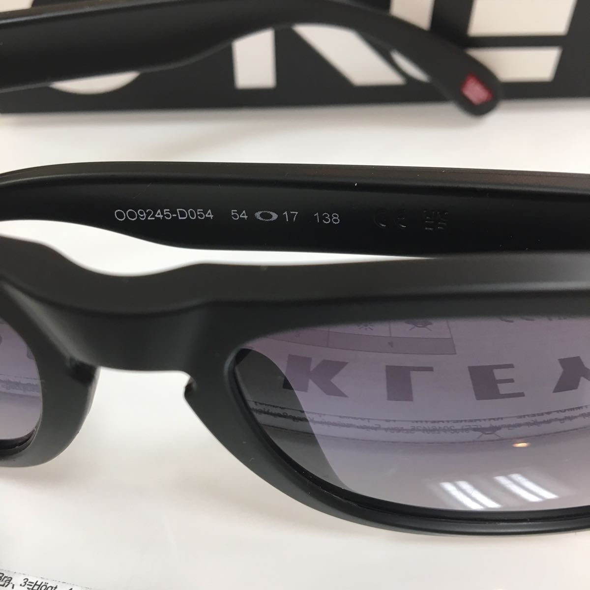 ゴルフ コンペ景品の余り OAKLEY Frogskins オークリー フロッグスキン