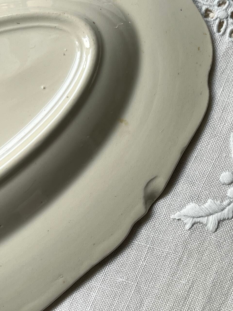 サルグミンヌの花リムオーバルプレート | ヴィラモンローズ