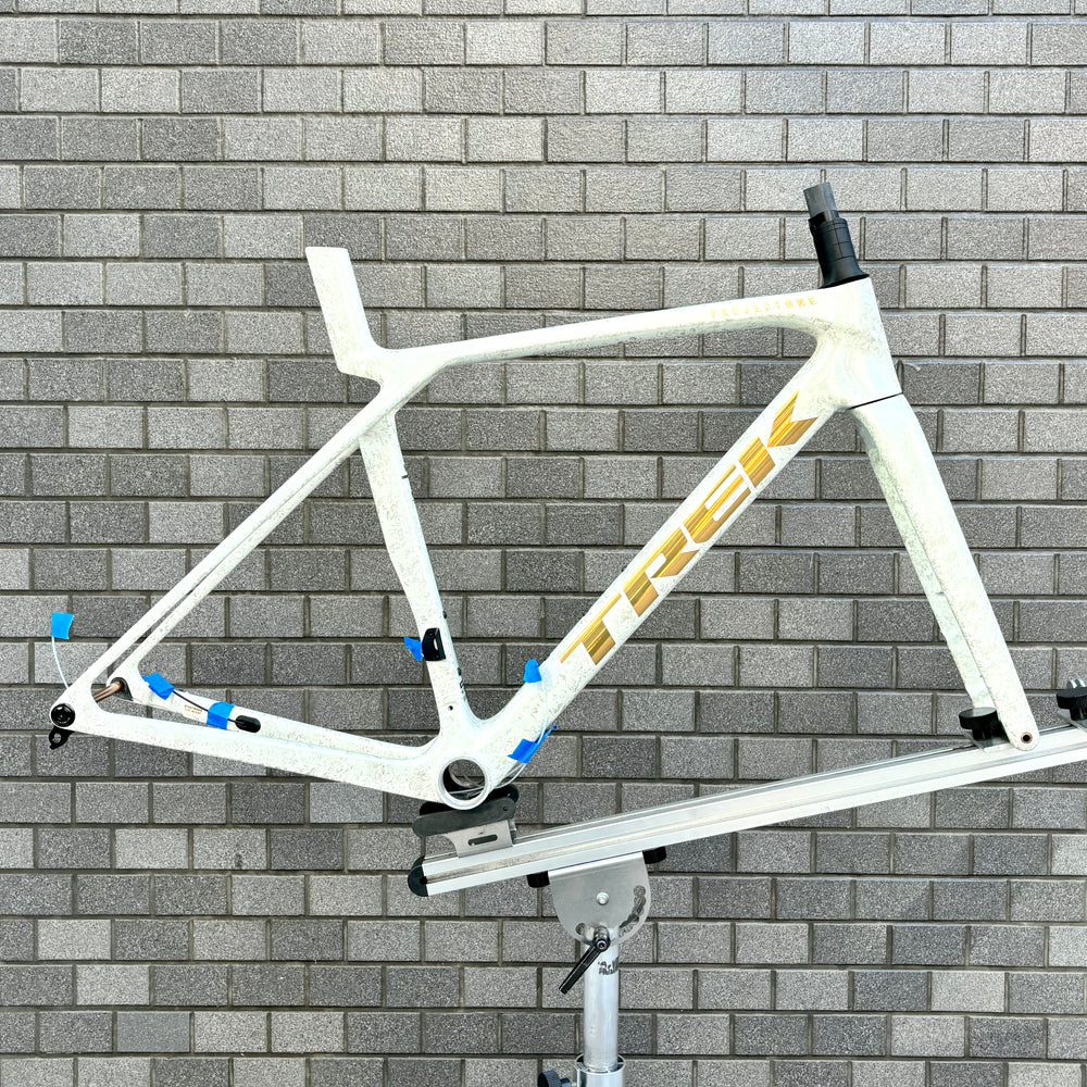 TREK Madone SLR Gen 8フレームセット – スポーツサイクルショップ