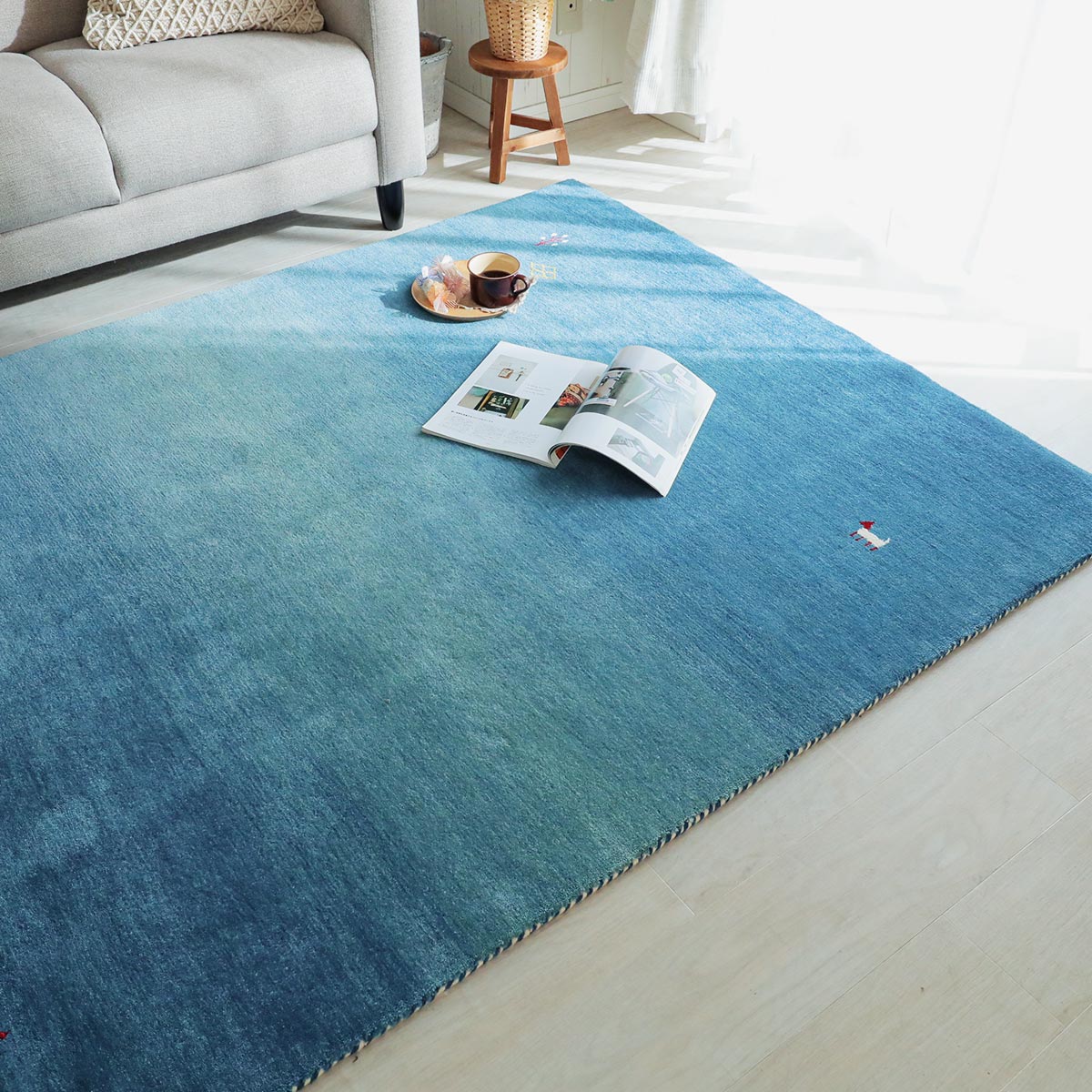 温もりのある色彩とグラデーションで空間にアクセント！ふかふか手触り