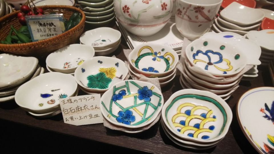 乃木坂46白石麻衣さんが選んだ九谷焼の豆皿 - 九谷美陶園ブログ - 九谷
