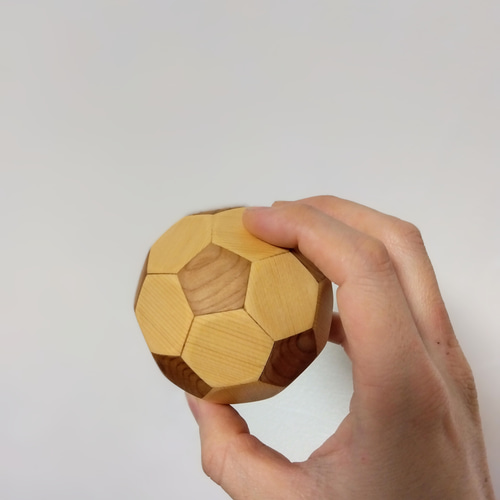木製サッカーボールのオブジェ 玩具 手あそび その他インテリア雑貨