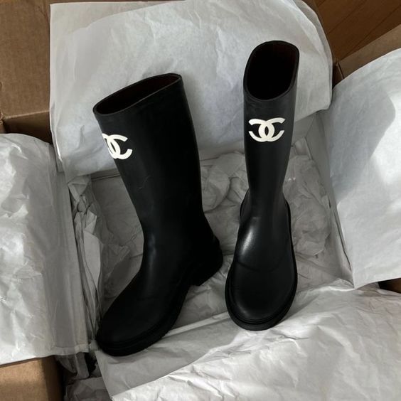 Chanel】雨の日もお洒落に♪レインブーツ 長靴 アウトドアにも (CHANEL