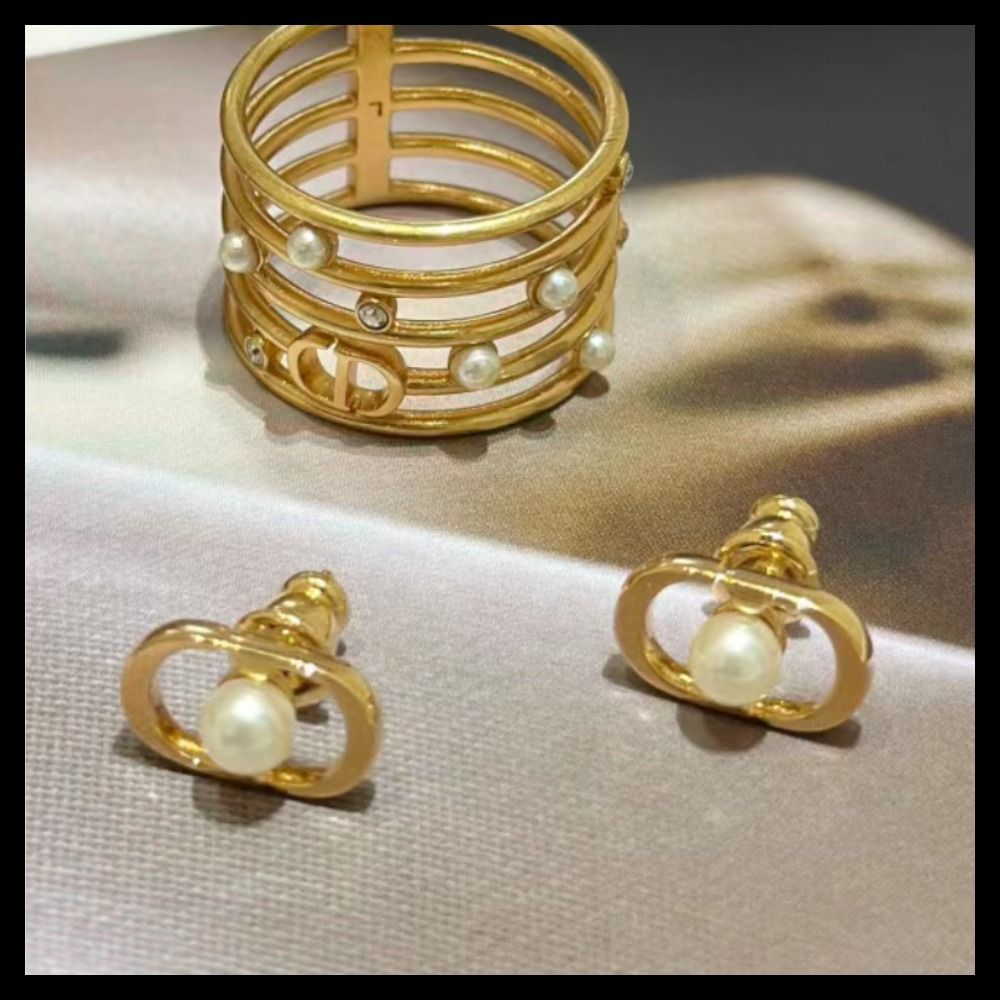 耳元が華やかに♪】Dior☆Petit CD Jolie ミニスタッドピアス (Dior