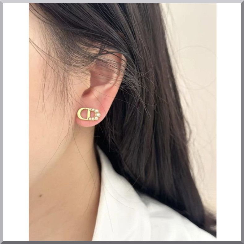 スタッズが可愛い☆》DIOR Petit CD ミニ スタッドピアス (Dior/ピアス