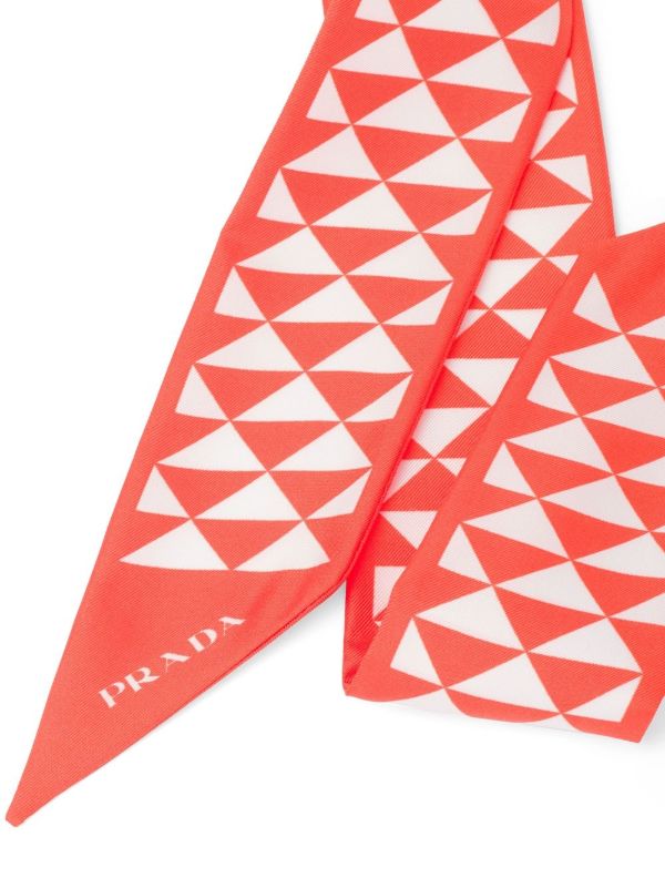 PRADA 三角形パターン スカーフ