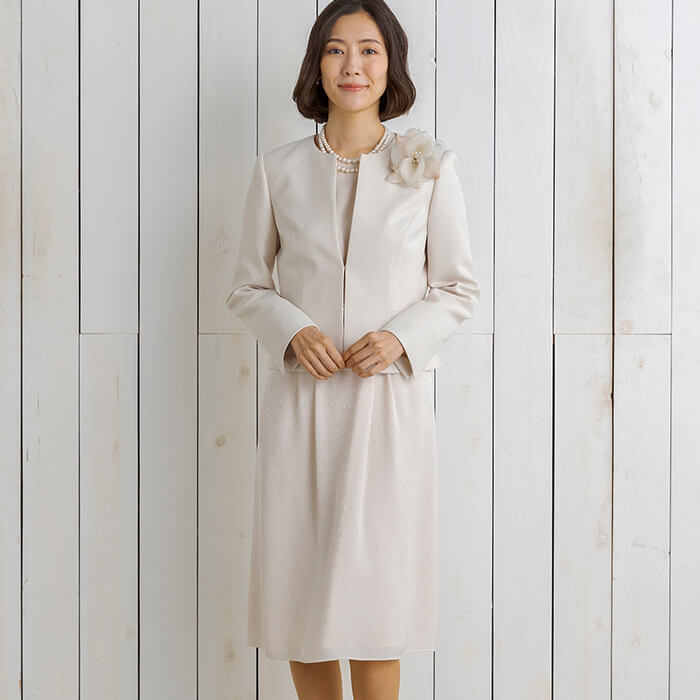 サテンオパールワンピのセレモニースーツ 15号・ベージュ｜東京